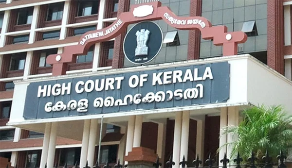 Kerala High Court registers suo motu case to ascertain whether floods, Kochi, News, Flood, Rain, Allegation, Ernakulam, Court, Notice, Kerala