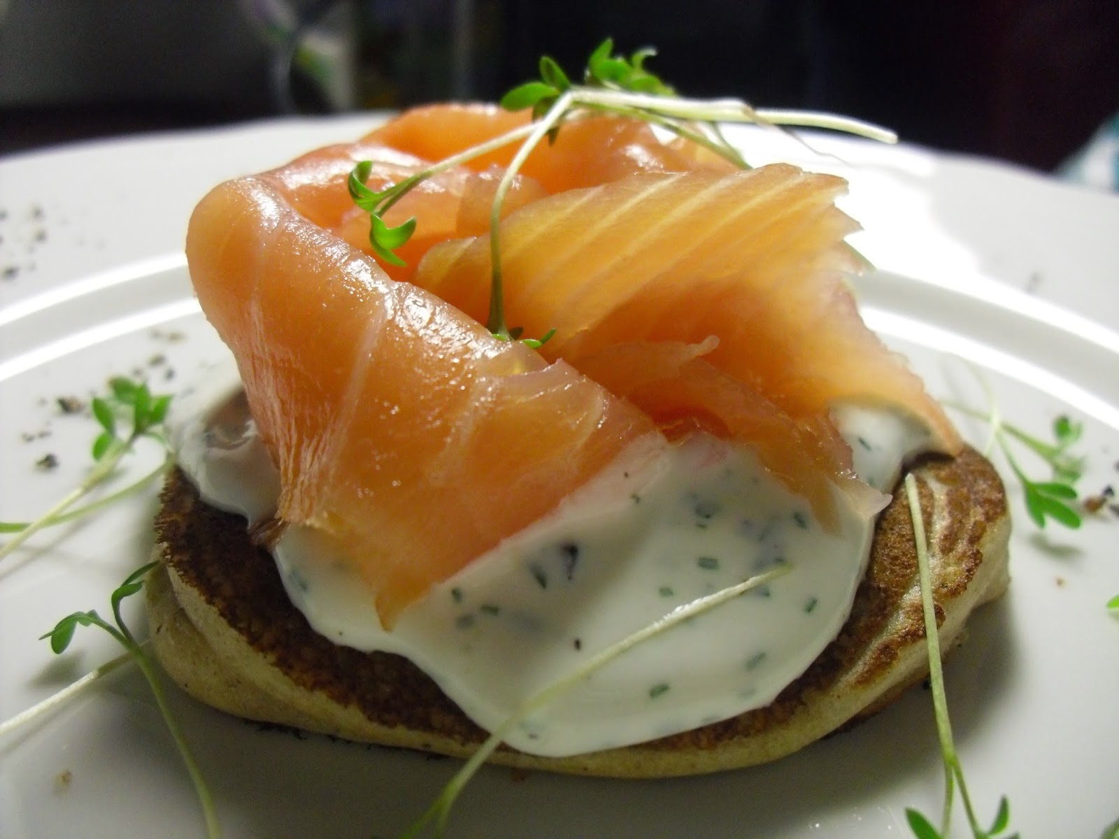 Young, Fresh &amp; Delicious Food Blog: Buchweizen Blinis mit Lachs