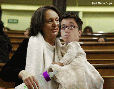 Carolina Bescansa y su bebé en el Congreso de los Diputados