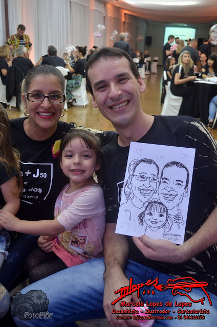 Caricaturista na festa com o Desenhista Marcelo Lopes de Lopes