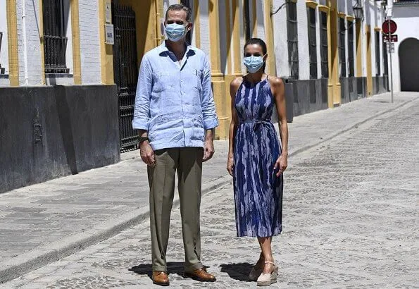 Queen Letizia wore Adolfo Dominguez pleated dress with chalk effect print, and new Macarena suede espadrille wedges. gold earrings