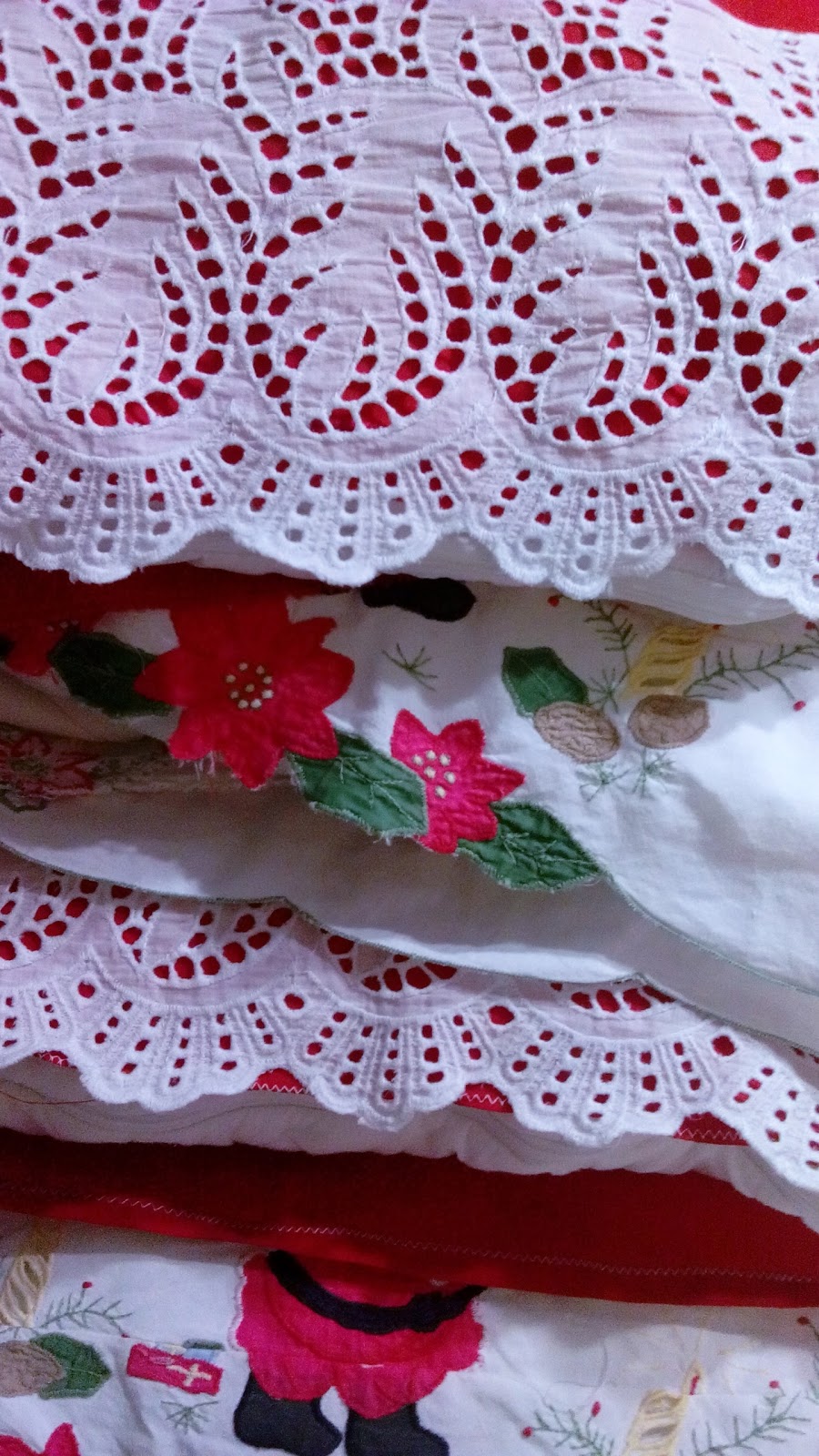 MILENA'S MIS MANUALIDADES: ROPA DE NAVIDAD PARA MIS CAMAS...