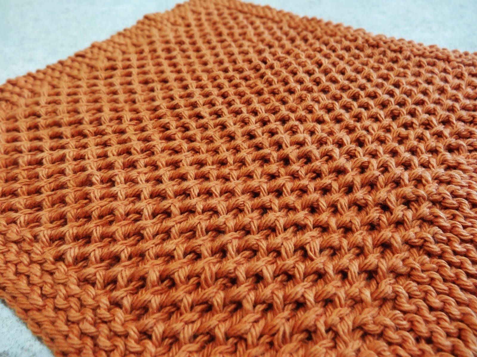 ...Knitting Up A Storm: FO: Bee Stitch Dish Cloth and some WIPs
