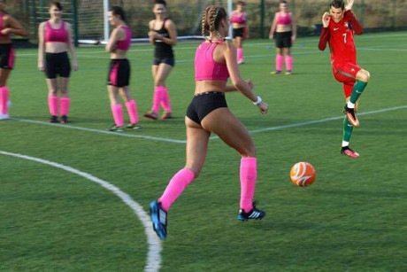 Dieu bo kho do cua Cristiano Ronaldo qua tri tuong tuong cua dan mang - Anh 4