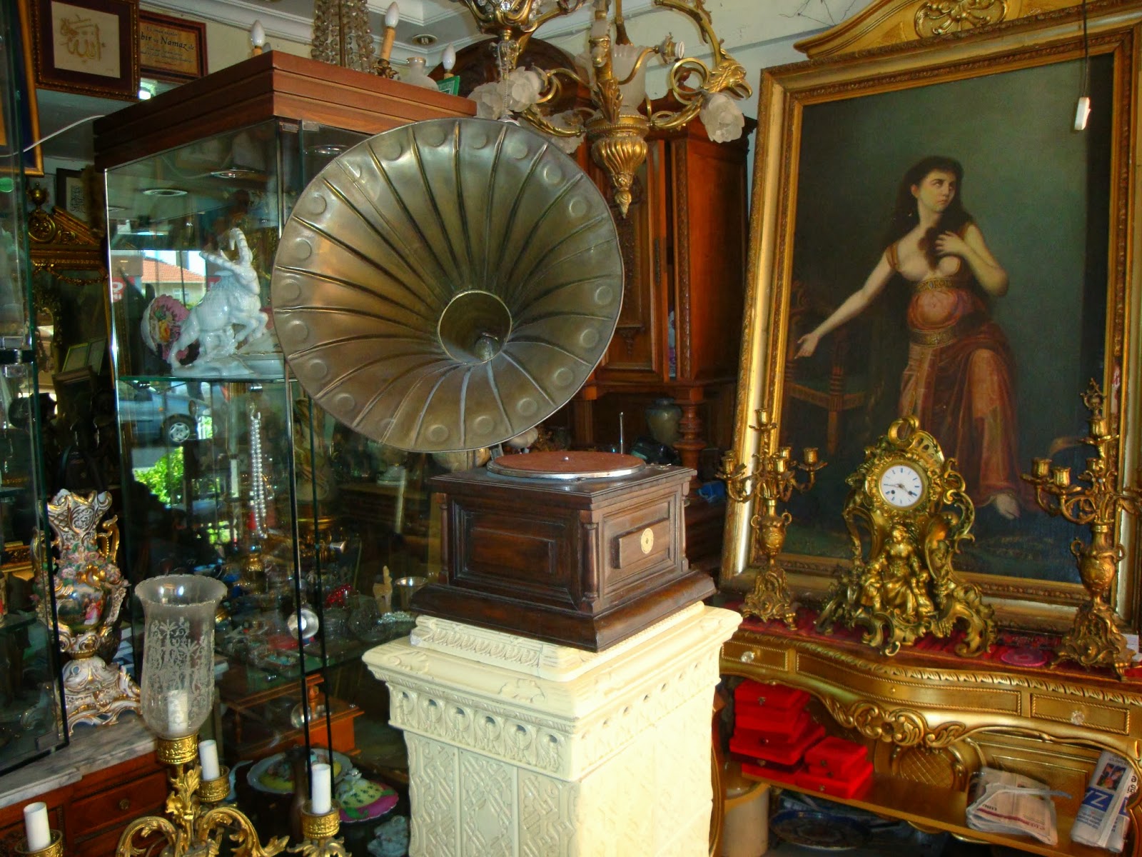 Antika Mobilya Alanlar,Antika Eşya Alanlar Antika Alanlar,Antika Eşya