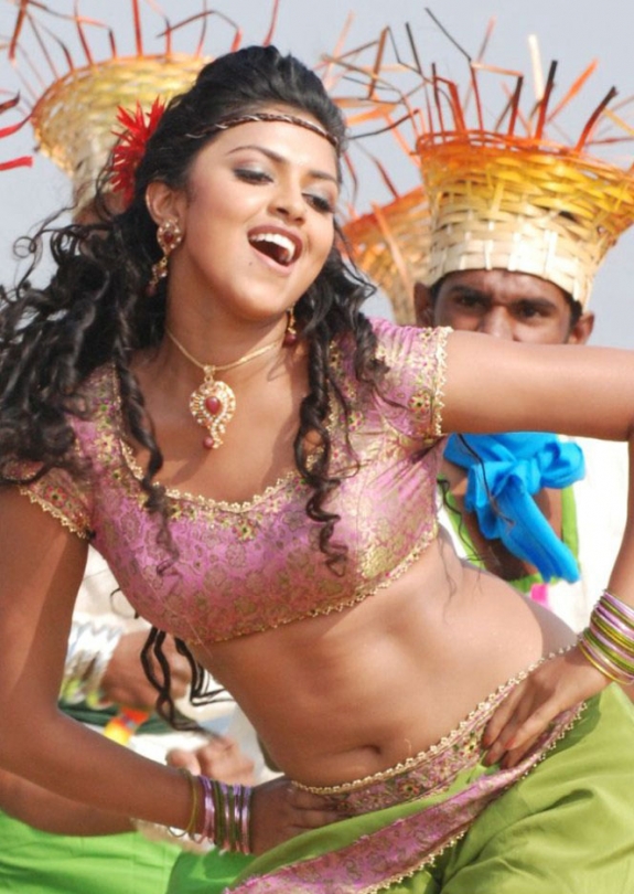 amala+paul+in+vettai+movie+stills+%25281