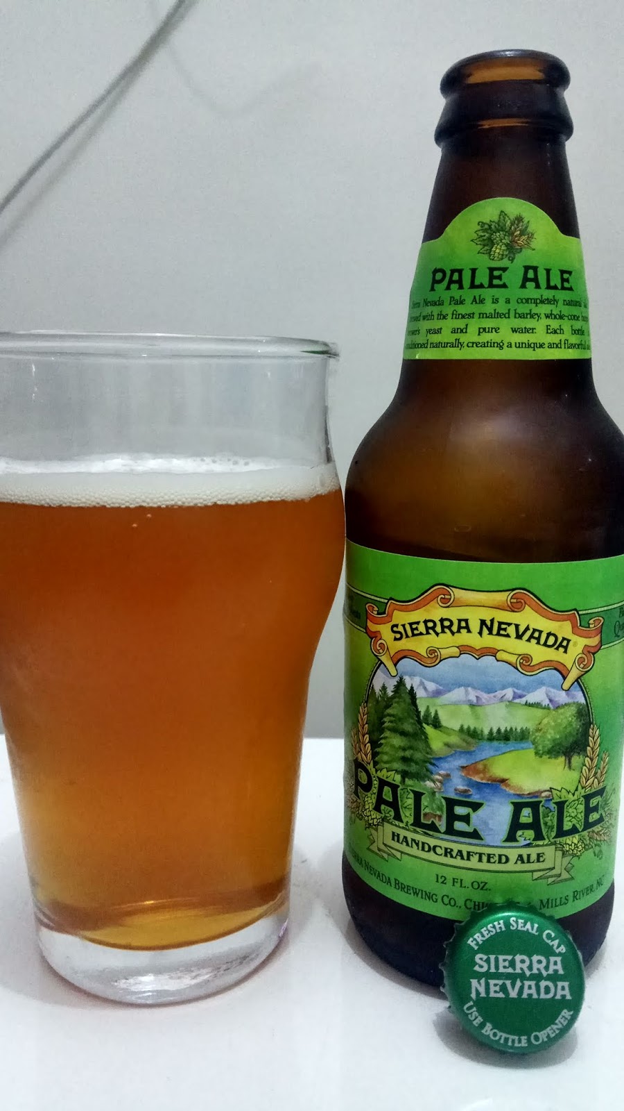 Uma Pale Ale que começa suave e interessante e vai conduzindo para uma