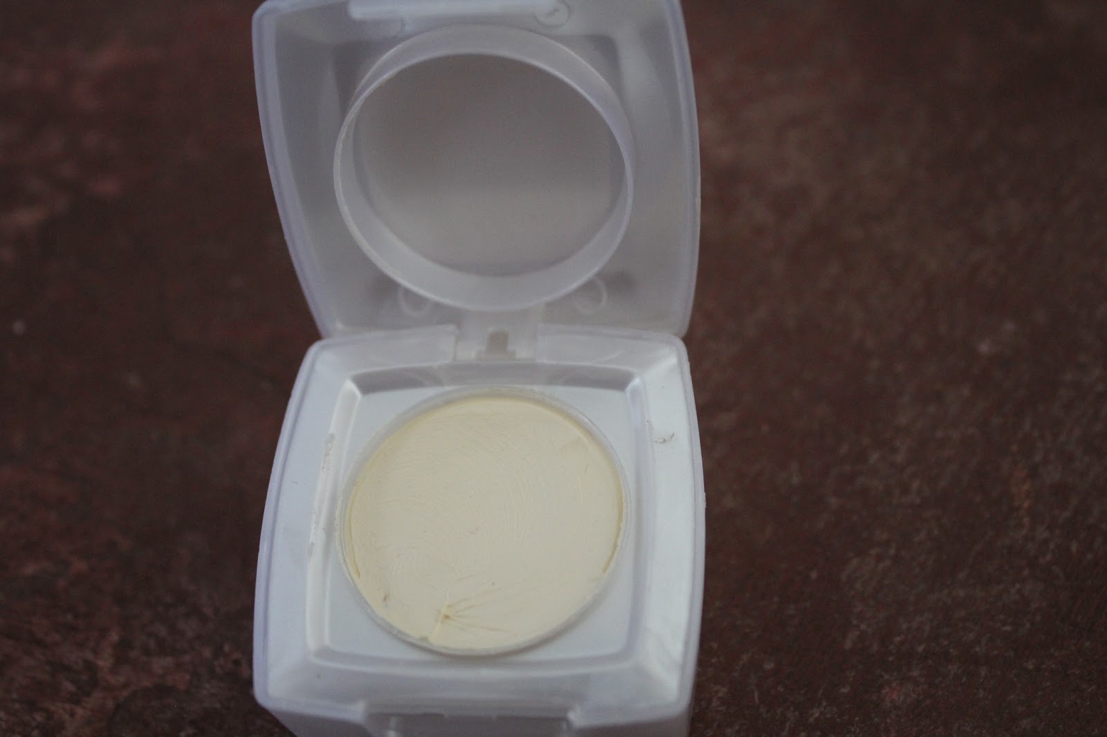 Tiffany Beauty Pond's White Beauty Whitening Pearl Cream Review