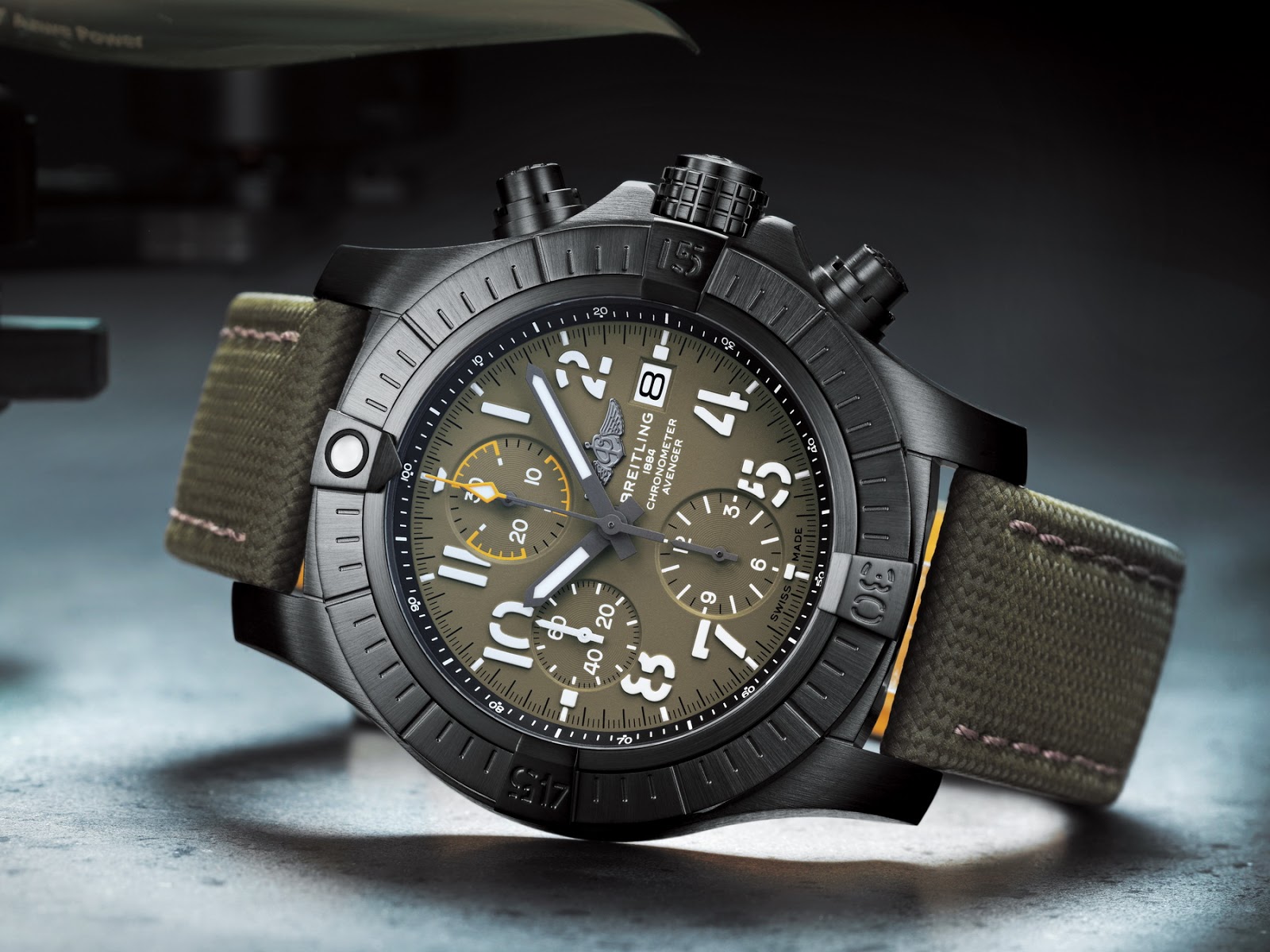 Chrono24 Breitling Avenger Night Mission Black Breitling Super
