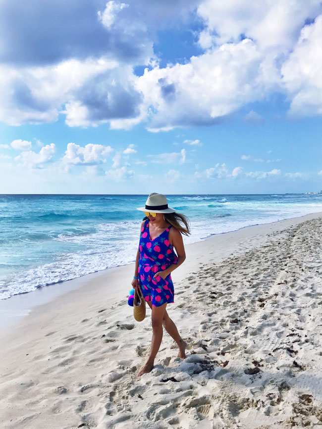 Vacation Style Roundup from Cancun, Mexico - Red Soles and Red Wine