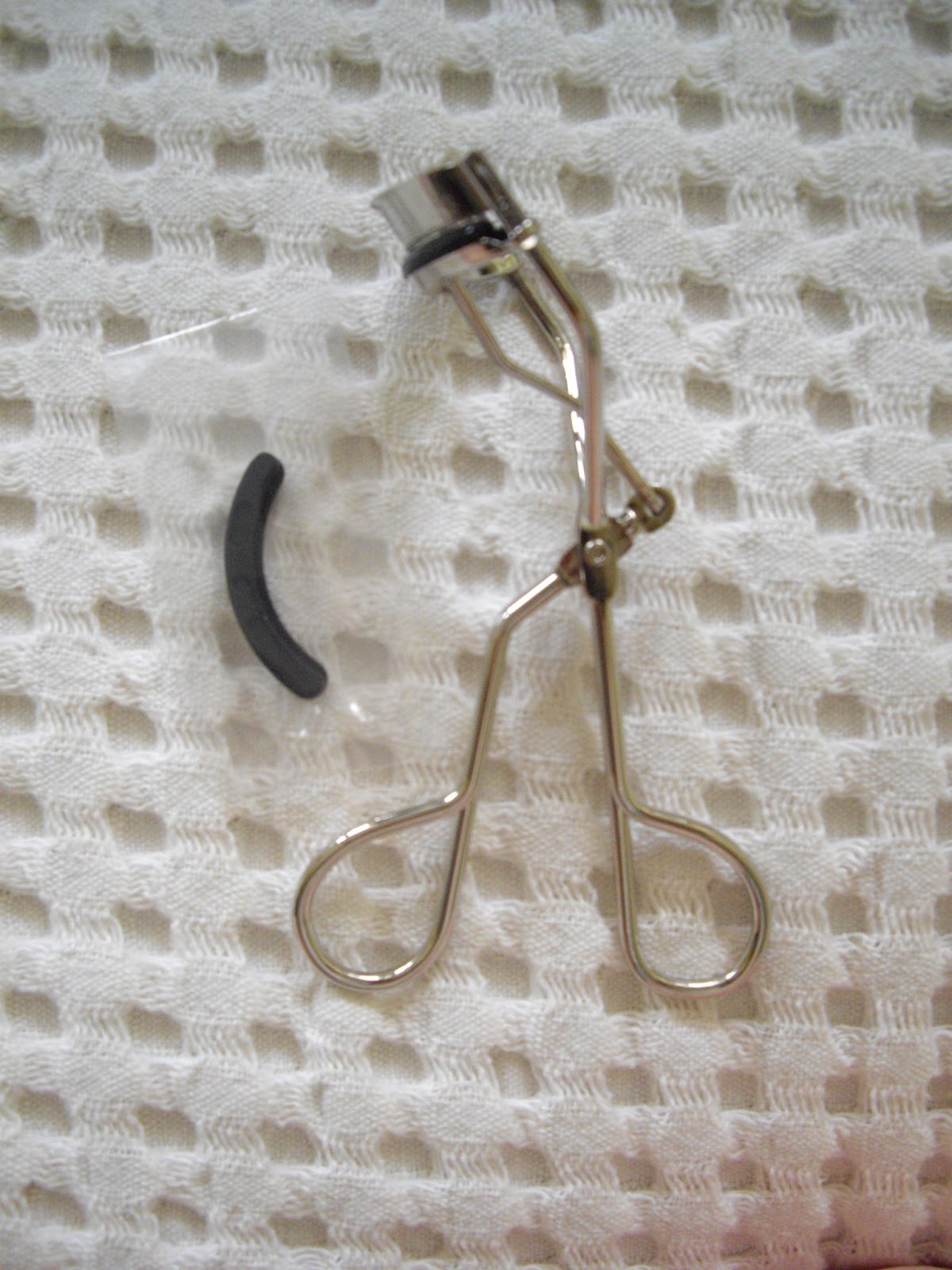 The Beauty Reviewer [In Depth Review] Koji Eyelash Curler no.73