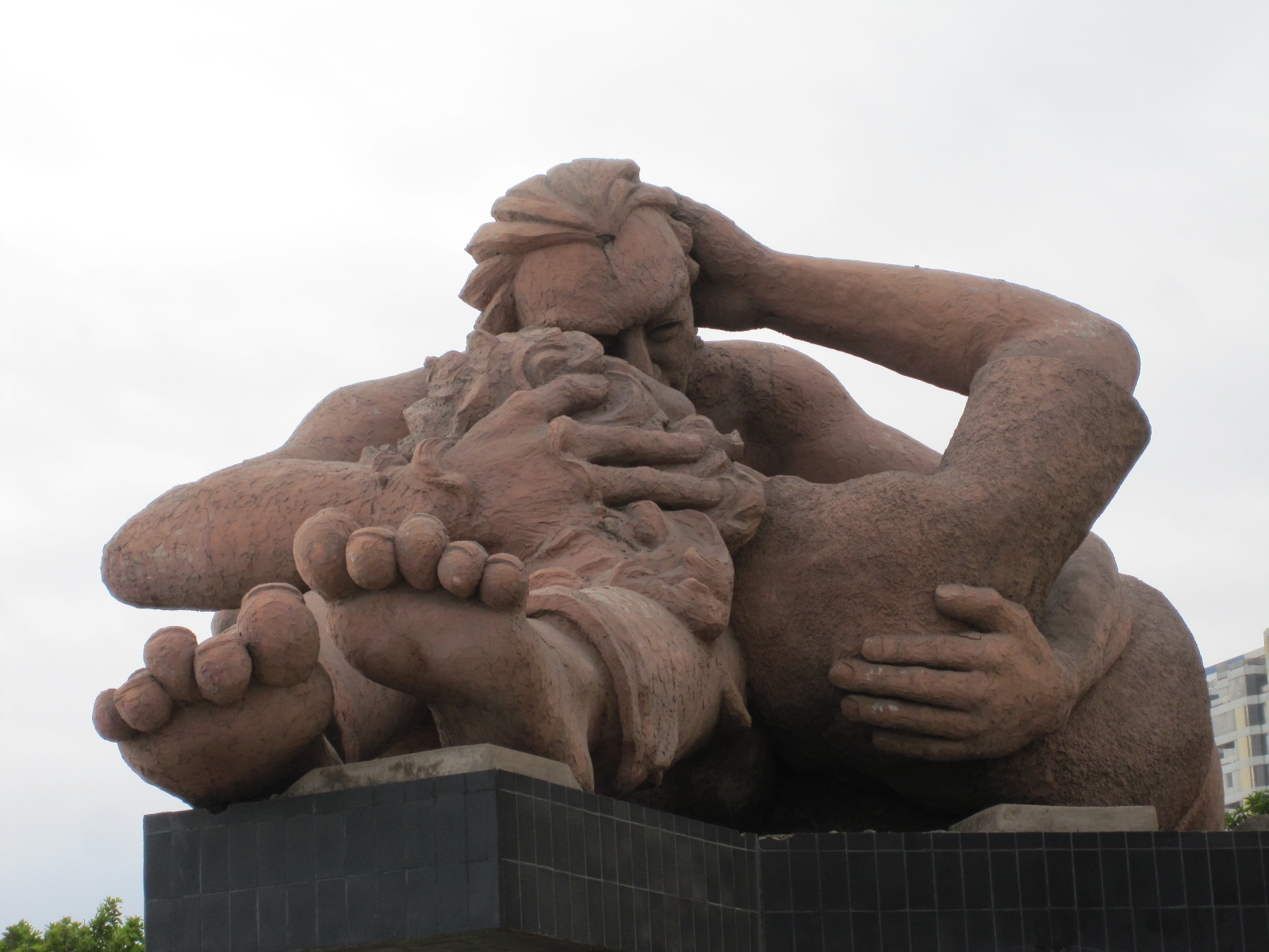 жонглер скульптура. скульптура мирона метатель диска. сила природы скульптор лоренцо квинн. жонглеры средневековья. статуя изображает.