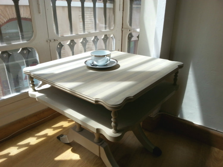 MESA A RAYAS CHALK PAINT