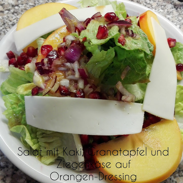 [Food] Salat mit Kaki, Granatapfel und Ziegenkäse auf Orangen-Dressing