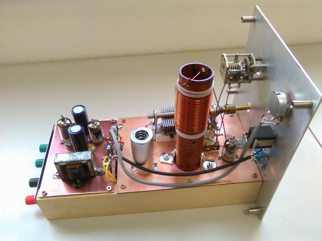 Radio Quaderno Surfing shortwaves with a homebrew tube radio receiver
