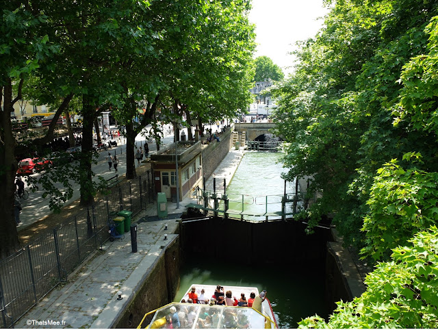 Bar exterieur 25 degrés est Paris Stalingrad canal Ourcq vue Seine bord de l'eau écluse bateau plaisance touristes
