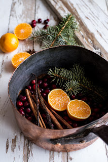 Christmas Scented Potpourri saucepan with Christmas scented potpourri