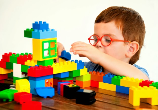 Atividades Estimulação Infantil com blocos Lego 