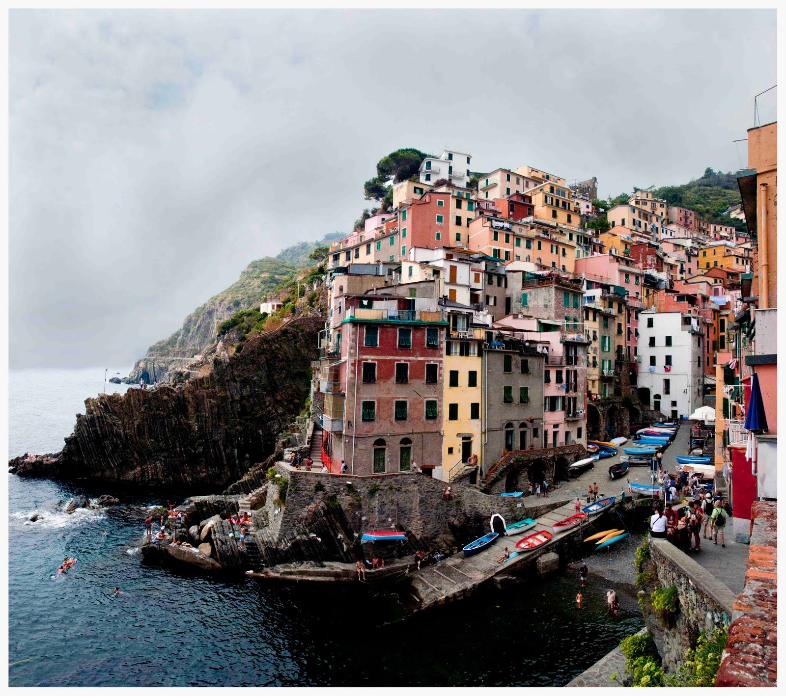 clothes and stuff online Panorama Riomaggiore