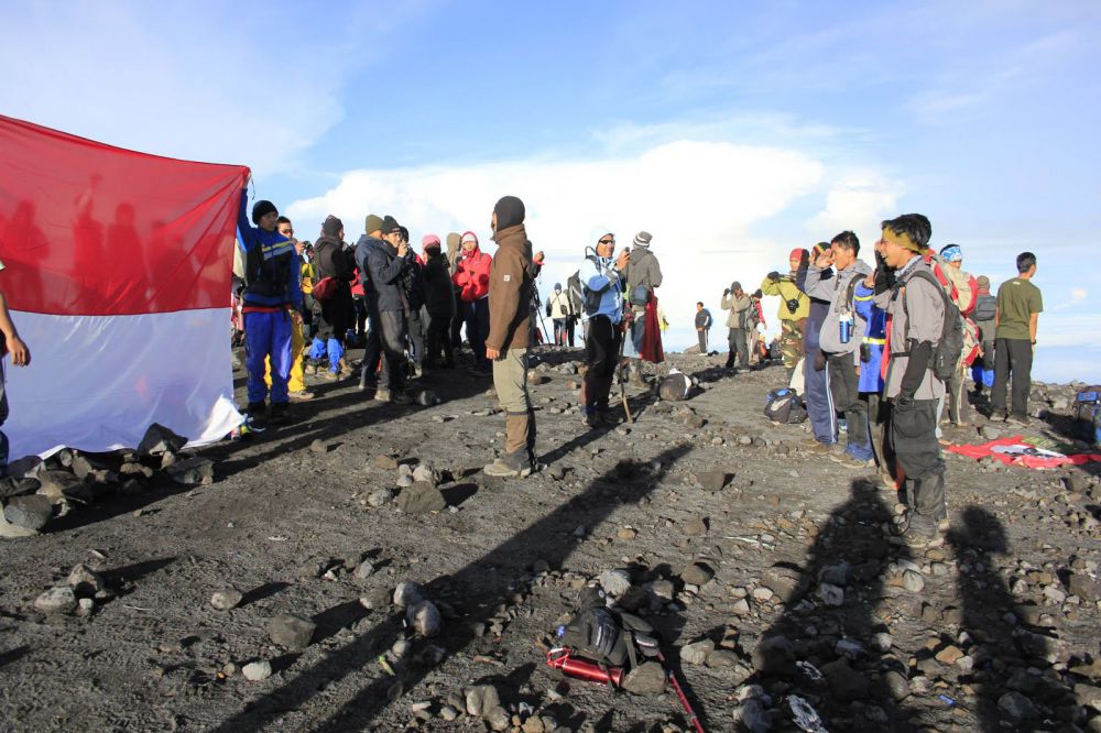 Upcara di puncak Semeru