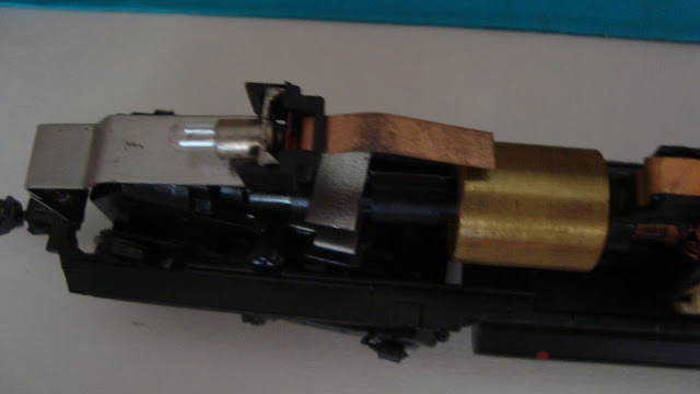 New York Central Train Layout: Hardwiring an old Athearn Locomotive for