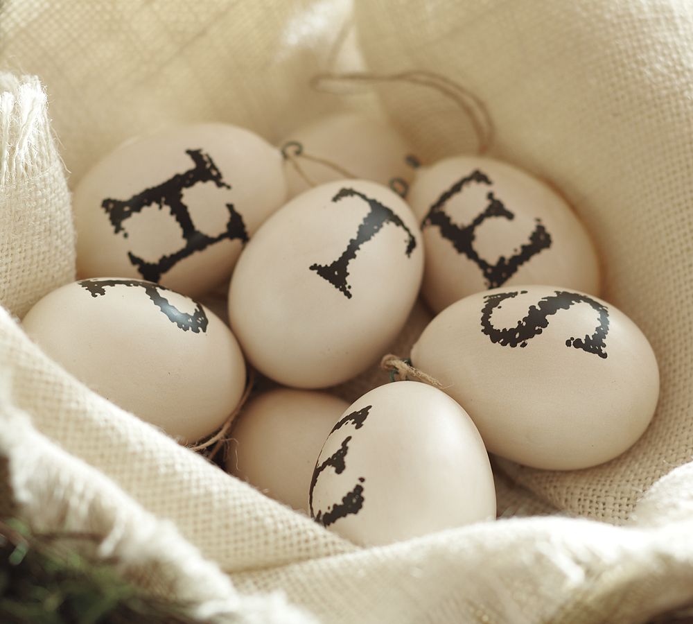 Песня птички яички. Декор пасхальных яичек птичками. Пасхальное яйцо с птичкой. Птичка с яйцами. Креативные рисунки на яйцах.