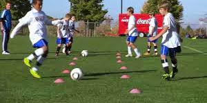 Bentuk Aktivitas Pembelajaran Menendang Bola Permainan Sepak Bola