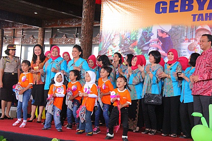 Bukti Kesederhanaan Ibu Negara, Iriana Jokowi yang Patut Kita Tiru