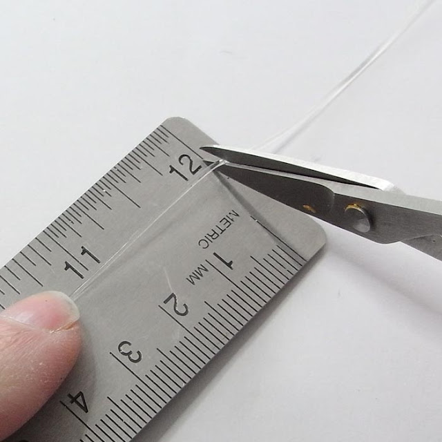 Measure and cut a 30cm (12") length od Stretch Magic