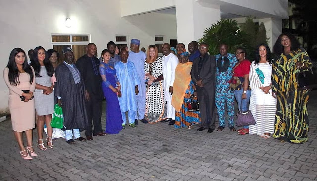 Sen. Bukola Saraki Gifts Nollywood Actors N5million During Their Visit At His Lagos Home (Photos) %Post Title