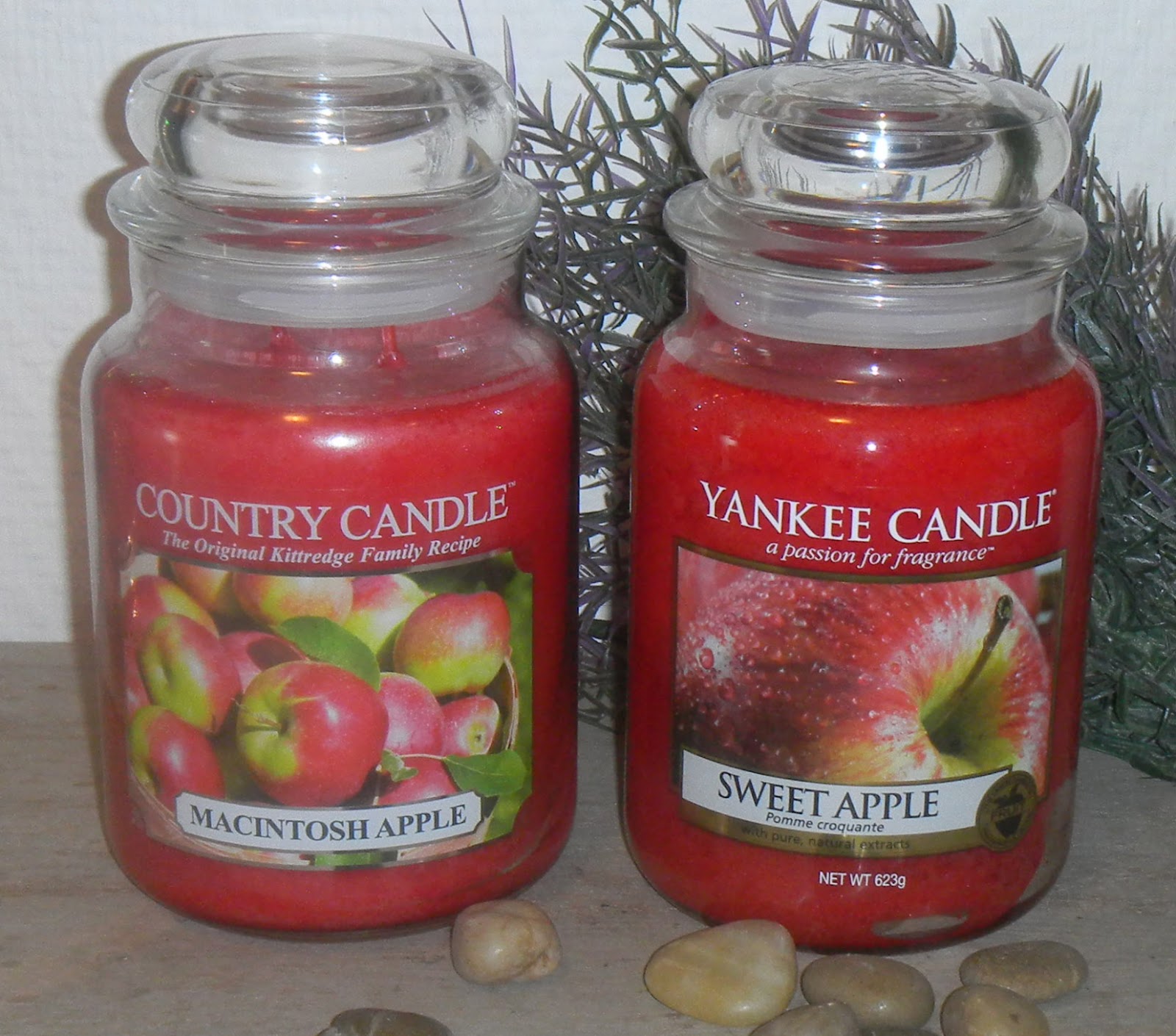 LIFE AND STUFF Yankee Candle Sweet Apple vs. Country Candle Macintosh Apple