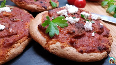 Pizzas de espelta y ragú de cordero