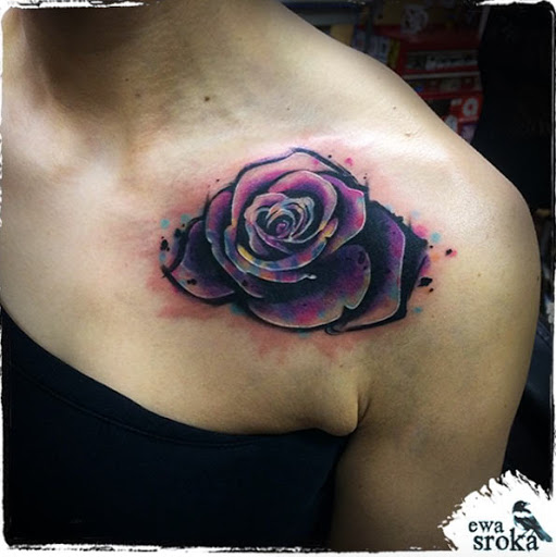 Este deslumbrante rosa no ombro
