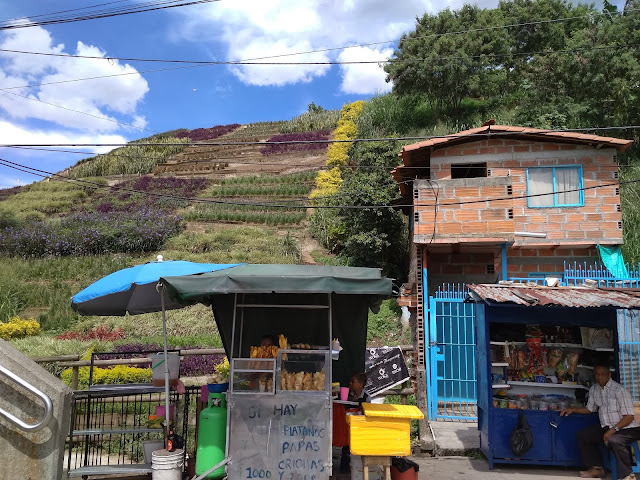 Qué visitar en Medellín: La capital paisa en 15 lugares imprescindibles: 21 Al Morro de Moravia se accede fácilmente en metro