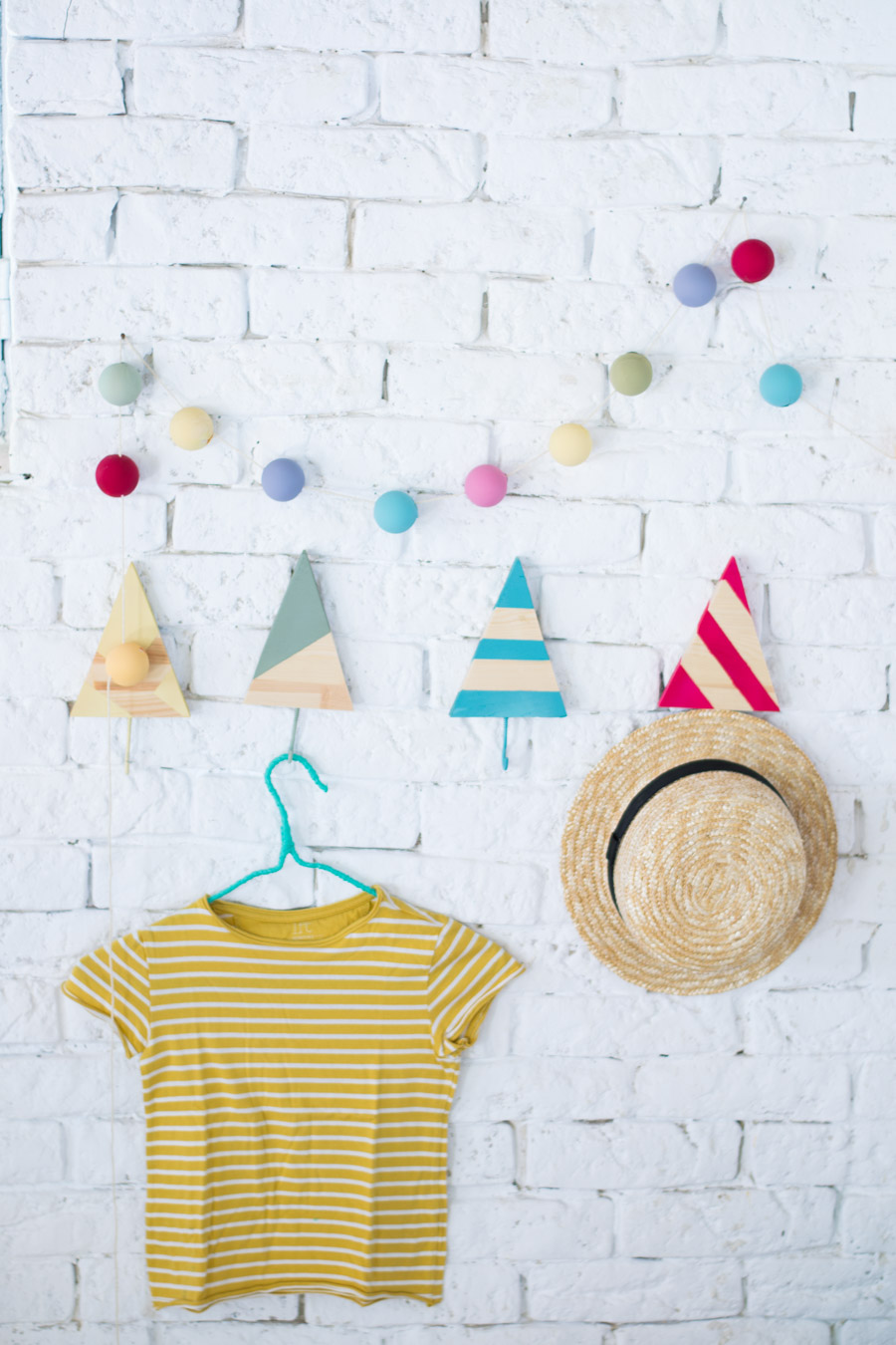 Perchero infantil triángulo diy Perchero infantil triángulo diy