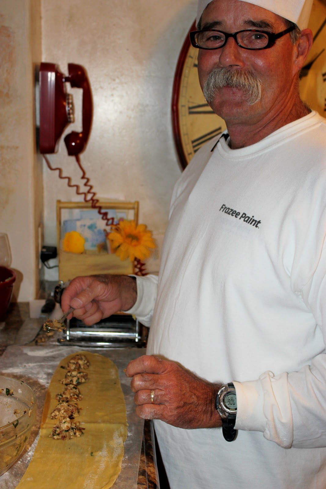 http://2.bp.blogspot.com/-Rgkz0M27ifs/Tsh3t0wsbaI/AAAAAAAAAfU/_7bP72YTksI/s1600/Tony+making+Chicken+Ravioli.jpg