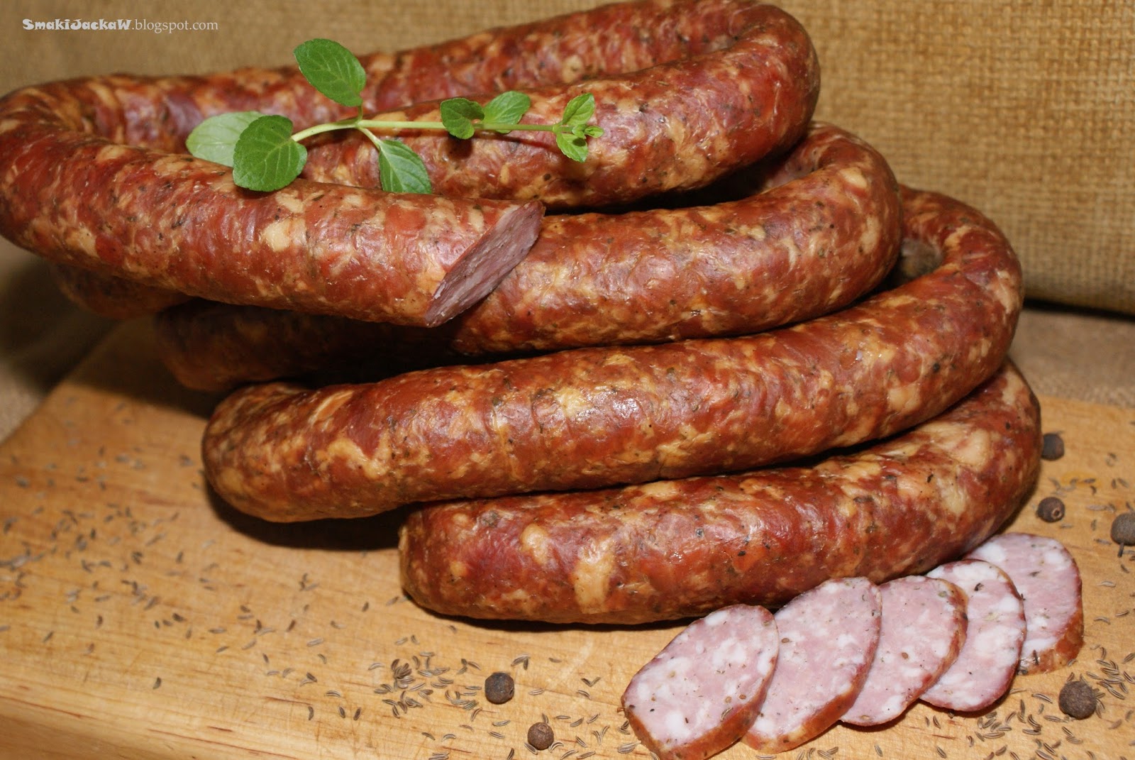 Копченые сосиски. Рецепты приготовления копченой колбасы. Рецепты приготовления копченой колбасы. Название сырокопченой колбасы. Рецепты приготовления копченой колбасы.