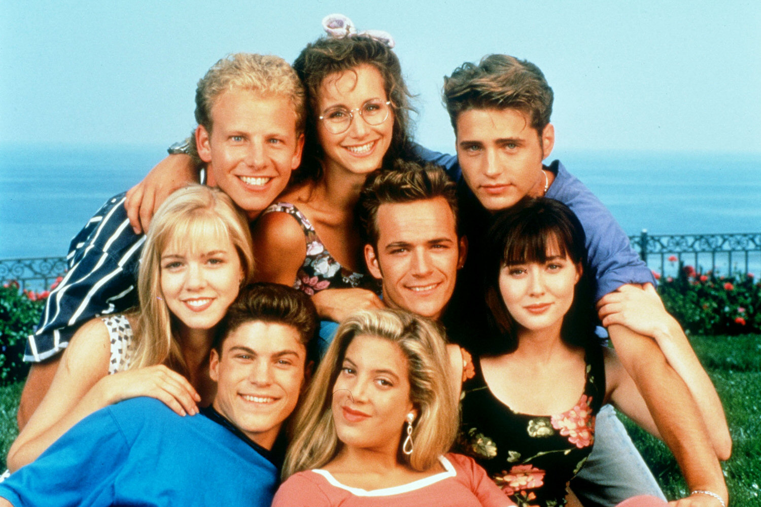 beverly-hills-90210-season-2-sezonul-2-cast-photo.jpg