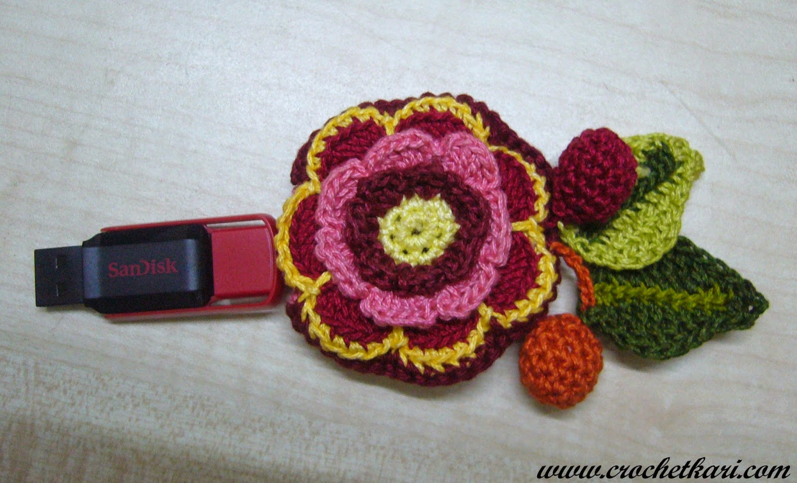 crochet flower pen drive cozy