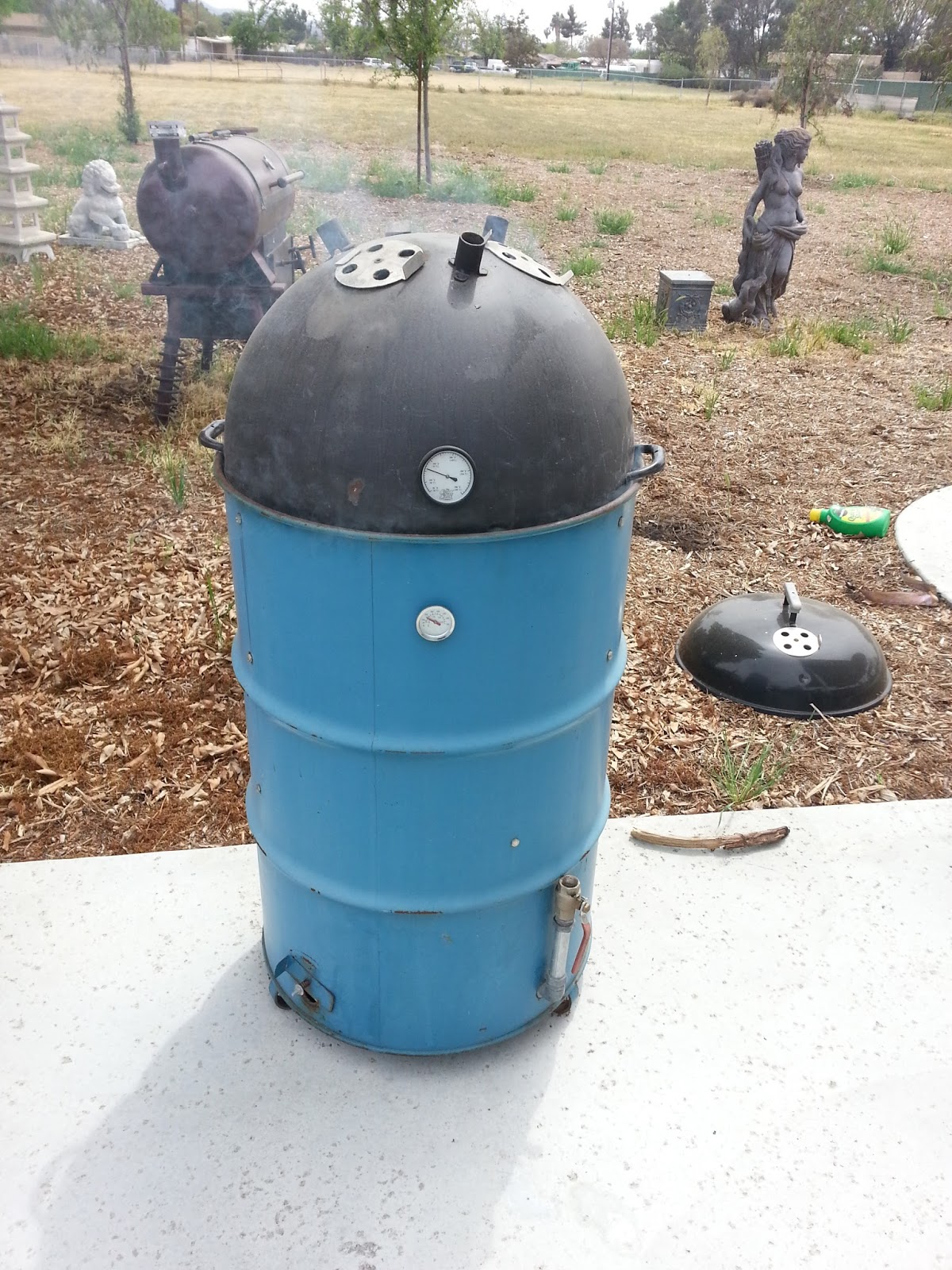 Lombano Art 55 Gal Drum Smoker