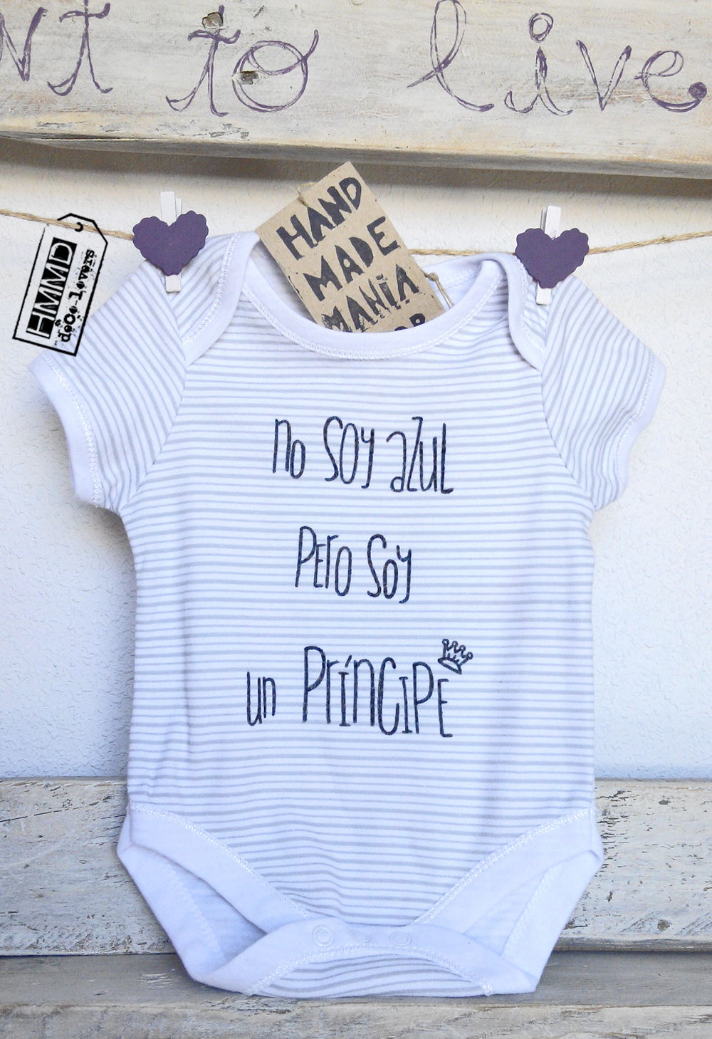 No soy azul pero soy un príncipe. Bodys con frases para bebés HMMD Handmademaniadecor, regalo para el día de la madre, día del padre o para recién nacido. Baby body suits with phrases by HMMD, ideal for gifts. No soy azul pero soy un príncipe. Bodys con frases para bebés HMMD Handmademaniadecor, regalo para el día de la madre, día del padre o para recién nacido. Baby body suits with phrases by HMMD, ideal for gifts.