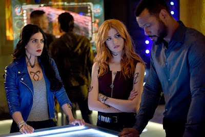 Shadowhunters Season 3 Isaiah Mustafa, Emeraude Toubia and Katherine McNamara Image 2