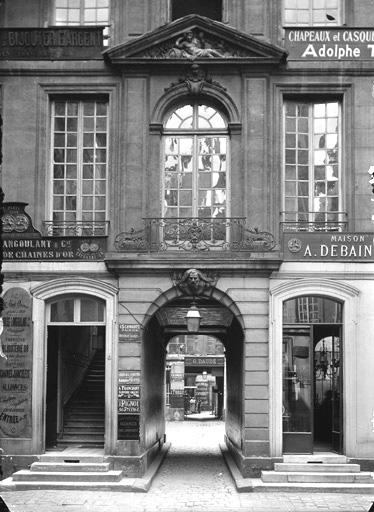 Des usines à Paris Les tours Eiffel de l’hôtel de Montmor