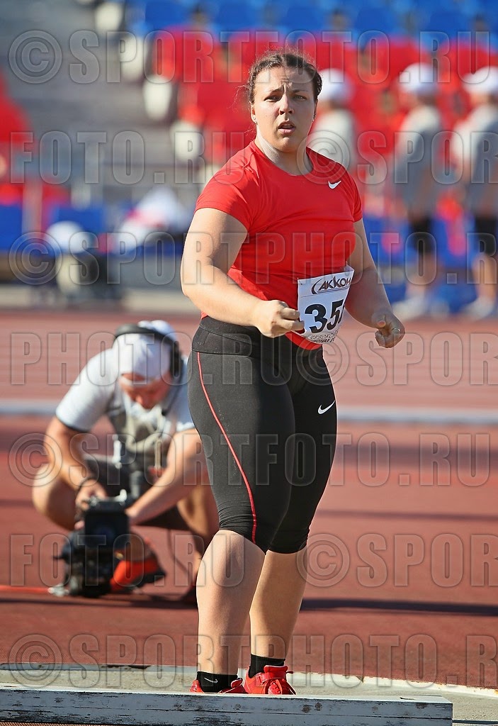 Ladies Candid Muscular Calves Powerful Athletic Ladies With Muscular