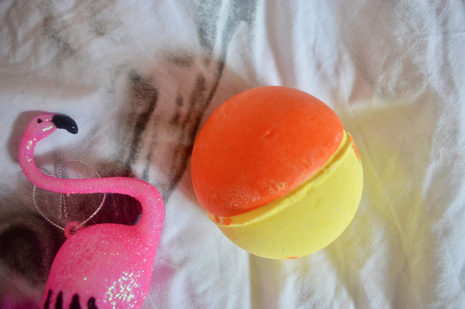 lush over and over bath bomb
