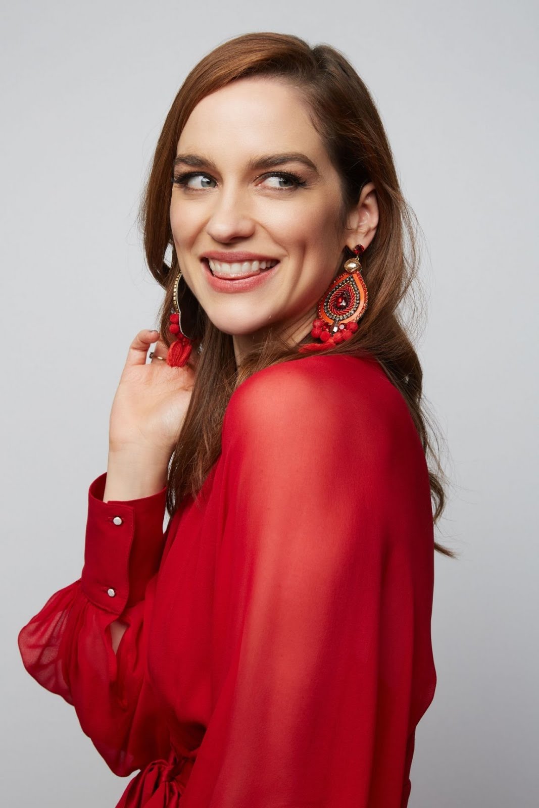 Melanie Scrofano in Red Hot Dress– 2018 People’s Choice Awards