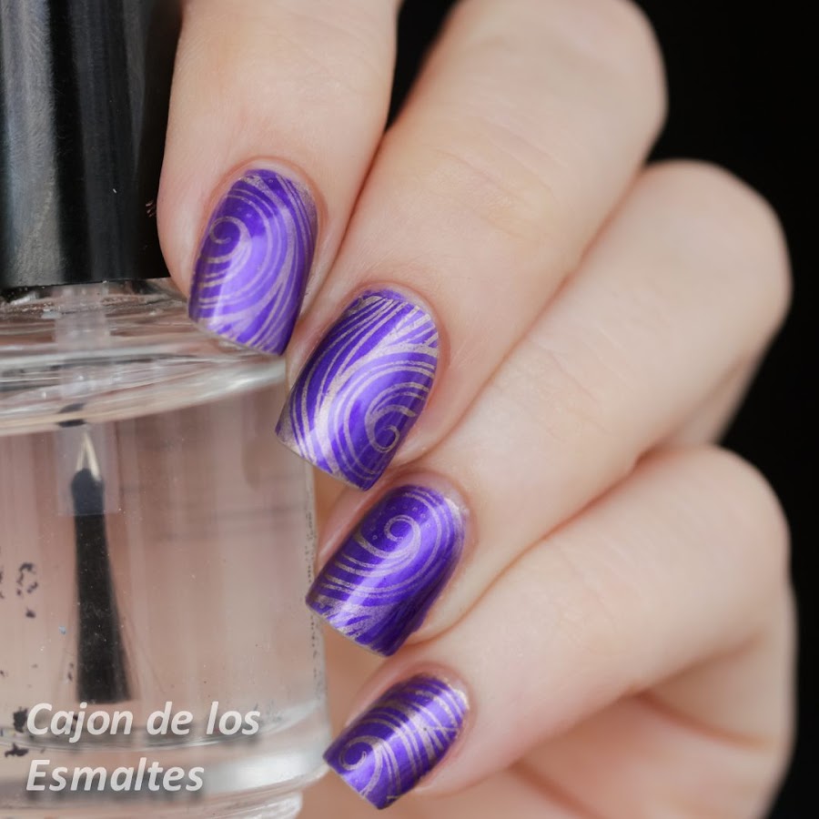 uñas violeta y dorado - chocolate cadbury