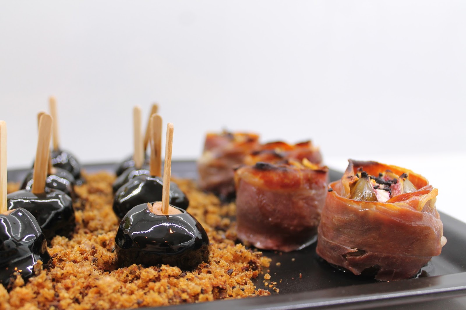 Ninnin Köökki Hors d'oeuvres for Halloween Black menu