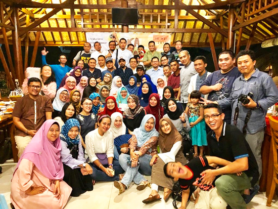 Buka Puasa Bersama Komunitas SMANSASI’ 97 Hadirkan Adrian Maulana Buka Puasa Bersama Komunitas SMANSASI’ 97 Hadirkan Adrian Maulana