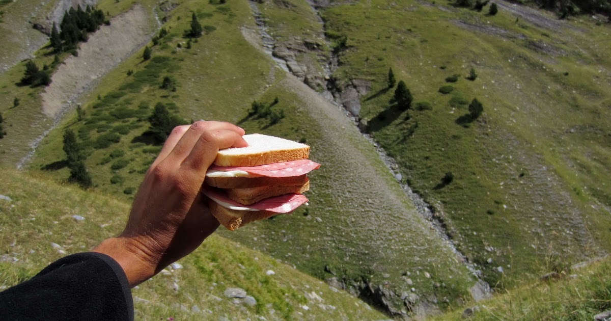 1км пешком. 1 км ходьбы сколько сжигает калорий. Пешком по тихому. 2км пешком. Сколько калорий сжигает ходьба пешком 1 час.